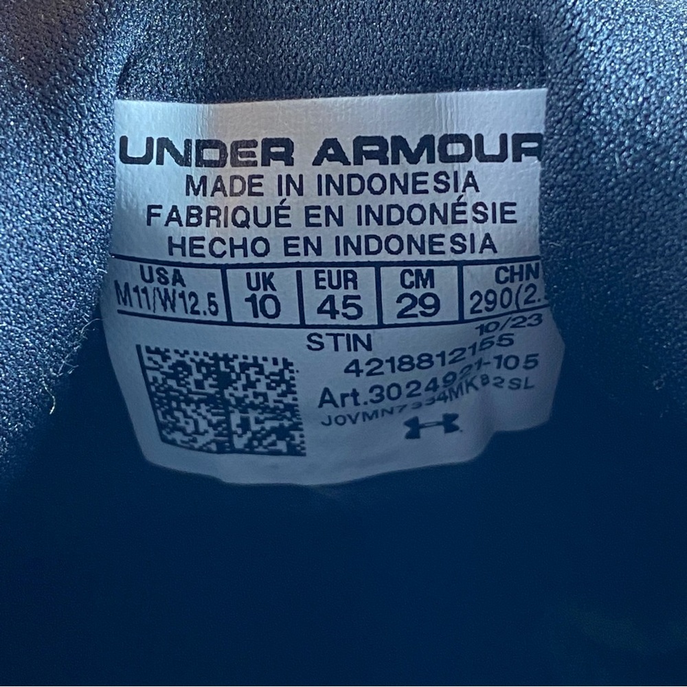 Under Armour - Picture 15 of 16